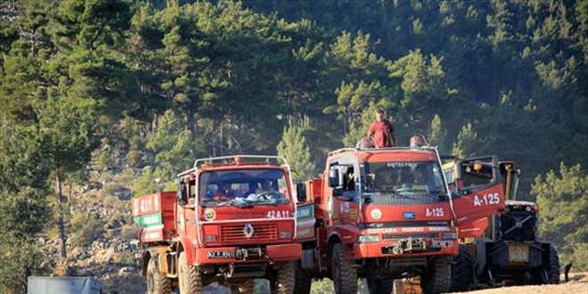 Mersin ve Hatay'daki orman yangnlarna mdahale devam ediyor