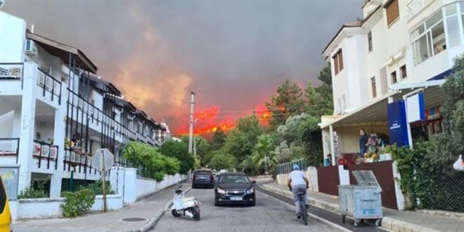 Marmaris'teki yangn: Kitap yakyorduk, alev oald