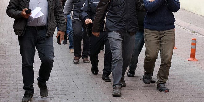 Yunanistan'a gemeye alan 13' FET mensubu 19 kii yakaland