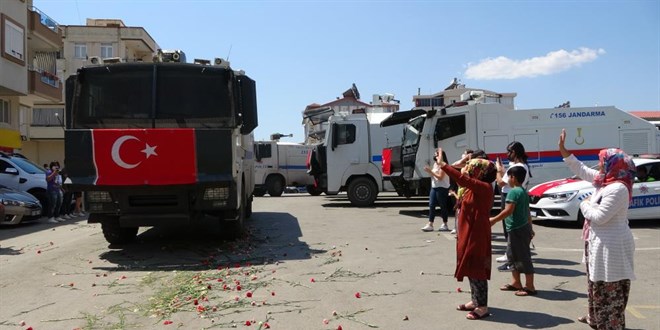 Manavgat yangnnda grev yapan TOMA'lar alklarla uurland