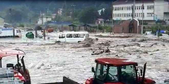 Sahil Gvenlik unsurlarnca Kastamonu ve Sinop'ta selde mahsur kalan 53 kii kurtarld