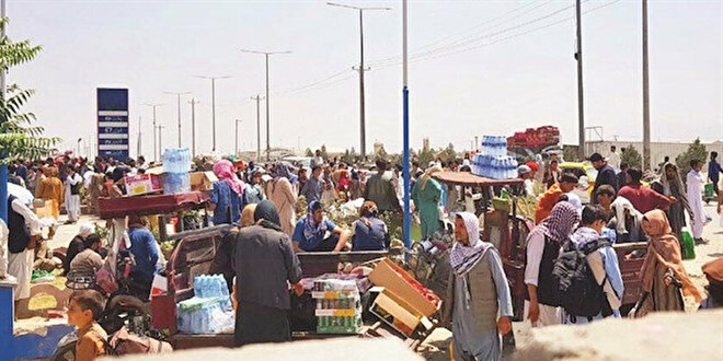 Devlet gmen kaakl yaparsa: ran 10 ky boaltp asker yerletirdi