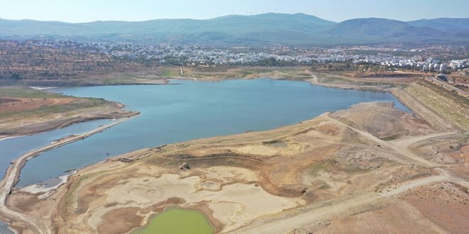 Baraj kurudu, eski Bodrum-zmir yolu ortaya kt