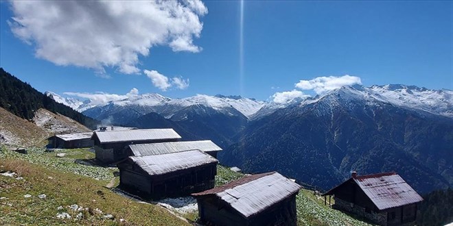 Kakar Dalar'ndaki yaylalar beyaz rtyle kapland