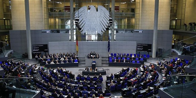 Alman Federal Meclisi Bakanvekilii'ne ilk kez bir Trk seildi