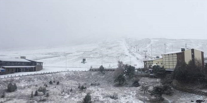 Erciyes Kayak Merkezi'ne kar yad